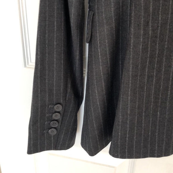Black and gray pinstriped women’s suit jacket / blazer - Picture 6 of 7